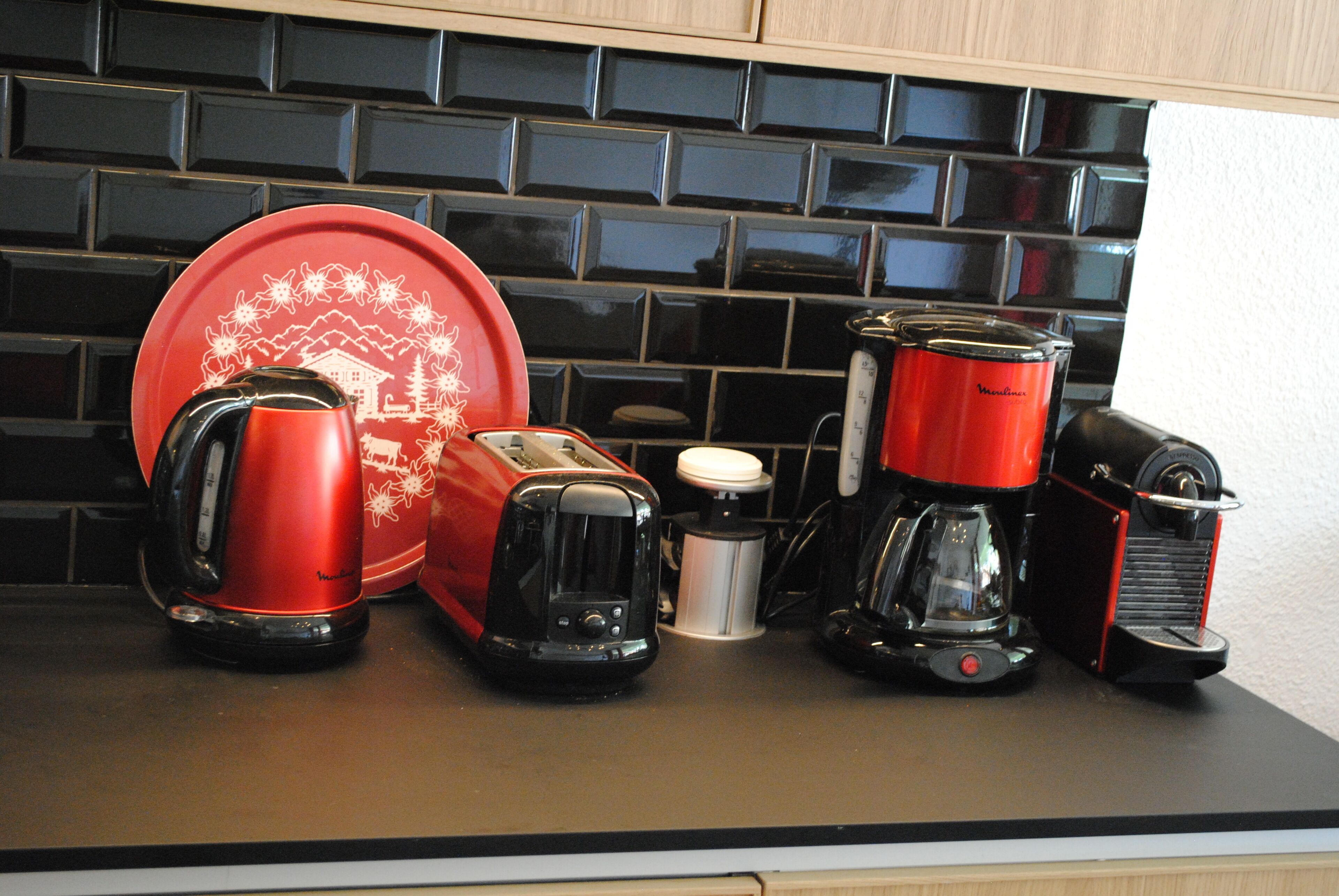 T2 renovated with charm near shops and tracks - with services