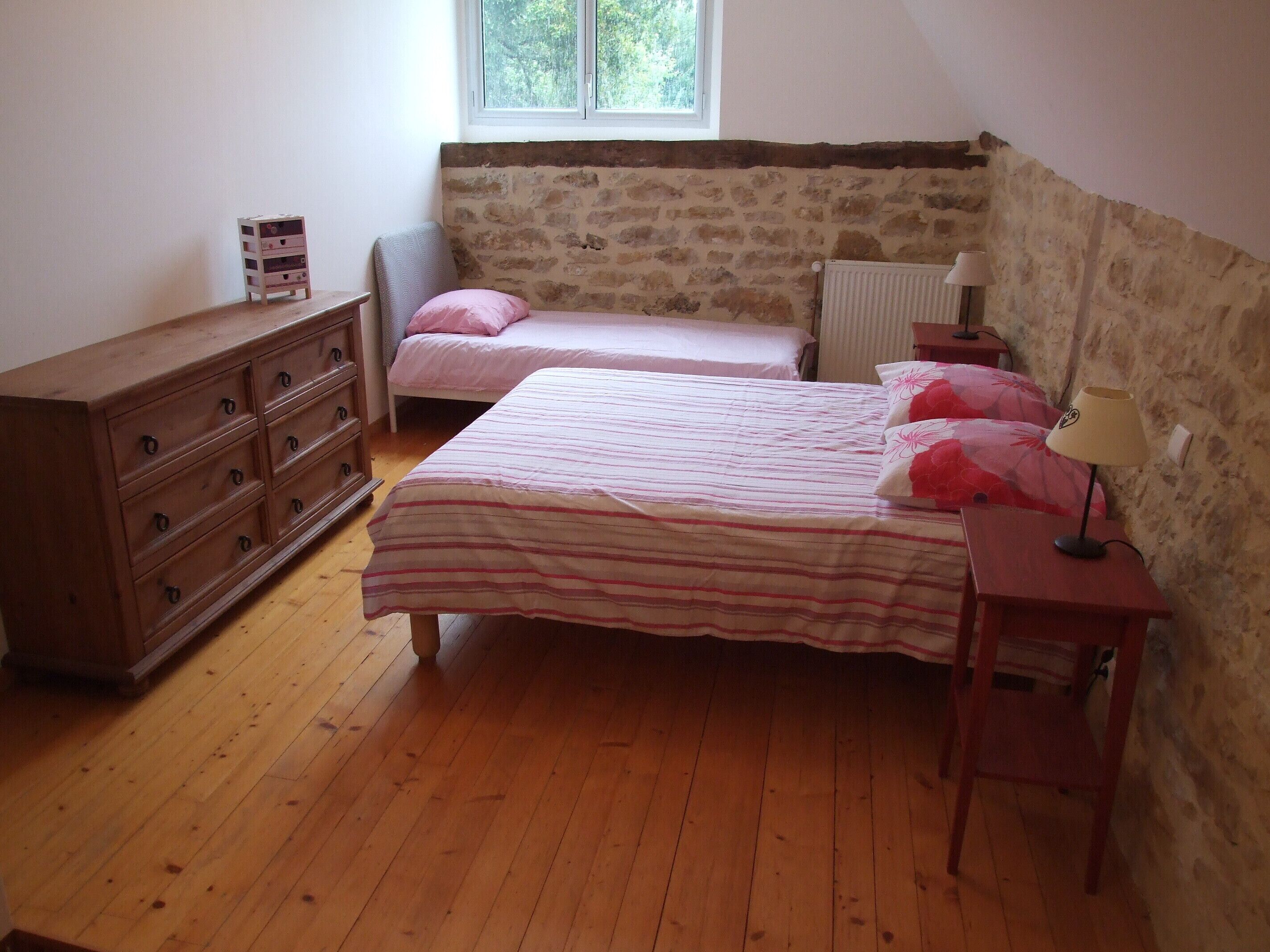 5 bedrooms, iron/ironing board, travel crib, WiFi