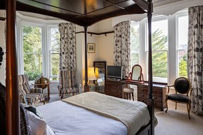 8 chambres, fer et planche à repasser, lit parapluie, Wi-Fi gratuit