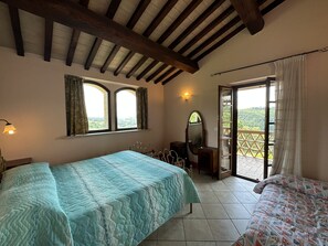 1 dormitorio, tabla de planchar con plancha, wifi gratis y ropa de cama