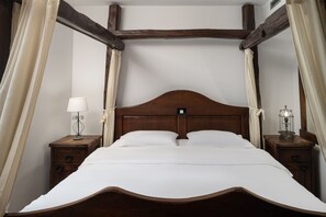 6 bedrooms, iron/ironing board, free WiFi, bed sheets