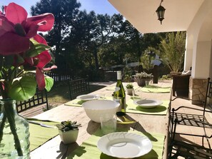 Outdoor dining