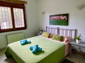 4 bedrooms, iron/ironing board, travel cot, free WiFi