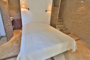 4 slaapkamers, een bureau, een strijkplank/strijkijzer, gratis wifi