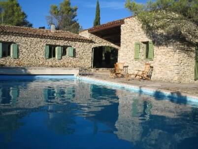 House in stones for 10 guests. 2,5 hectares of protected nature, Luberon view