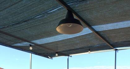 Haus umgeben von viel Grün in der Nähe des Meeres mit Terrasse und girdino