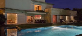 A modern and comfortable villa in a quiet and well-connected residential area