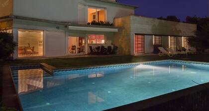 A modern and comfortable villa in a quiet and well-connected residential area