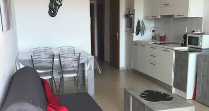 T2 in new residence, fully equipped + air conditioning/wifi and parking