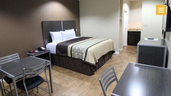 Scottish Inn & Suites - Baytown, TX