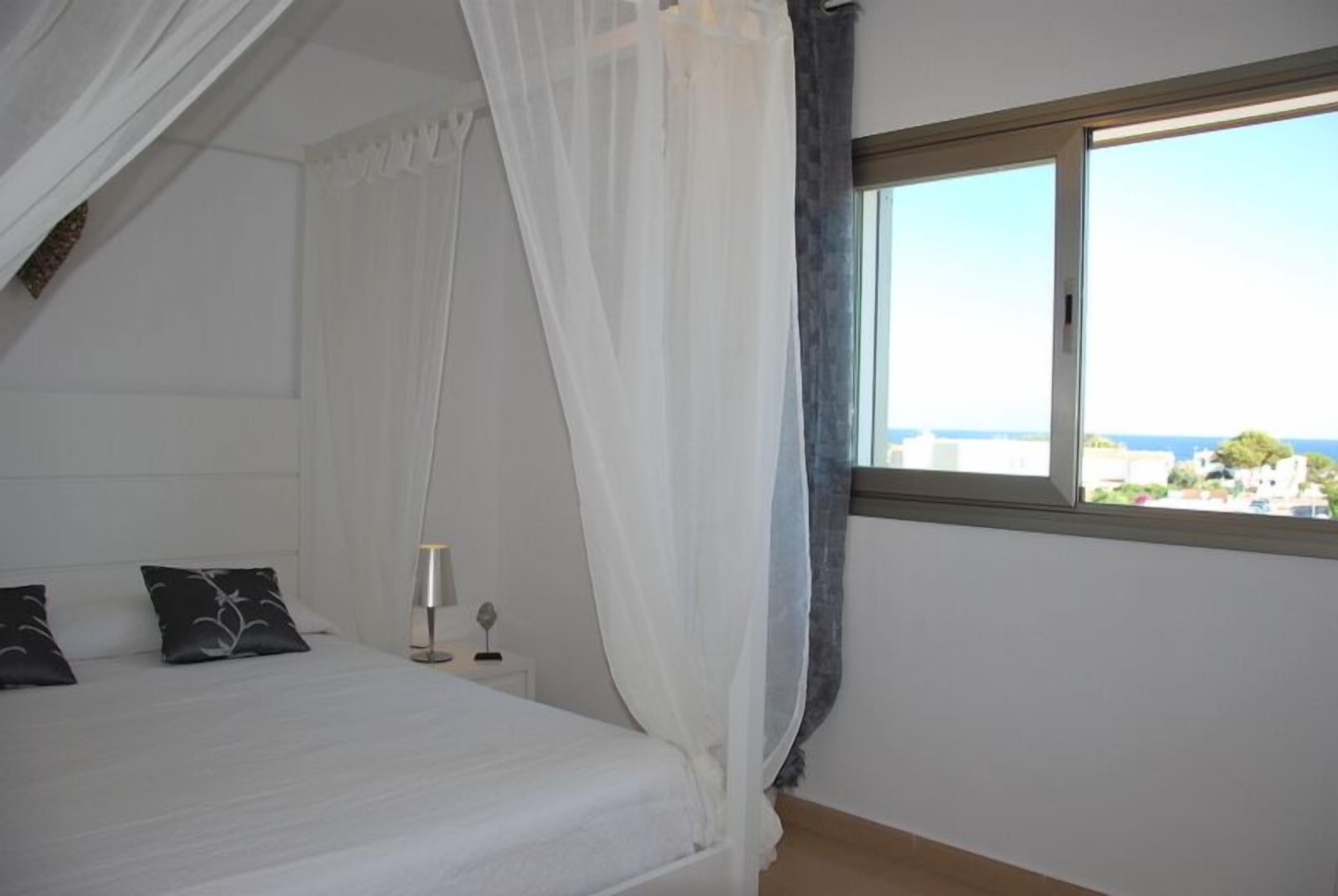 4 dormitorios, tabla de planchar con plancha, wifi y ropa de cama