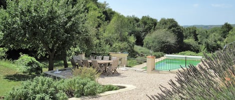 Et oppvarmet basseng