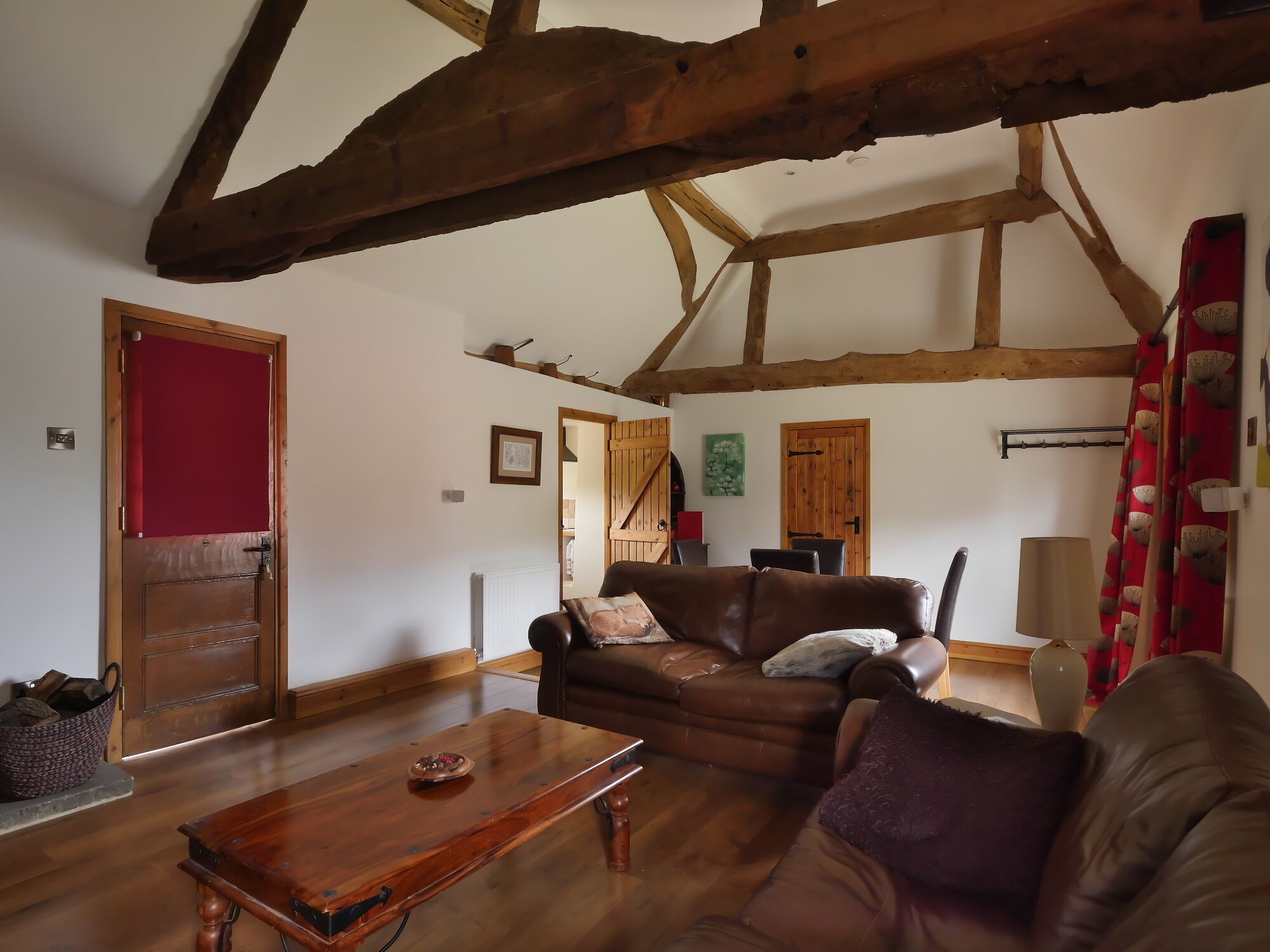 Cottage In Rural Village Location Near Aylesbury & Milton Keynes With 65" TV