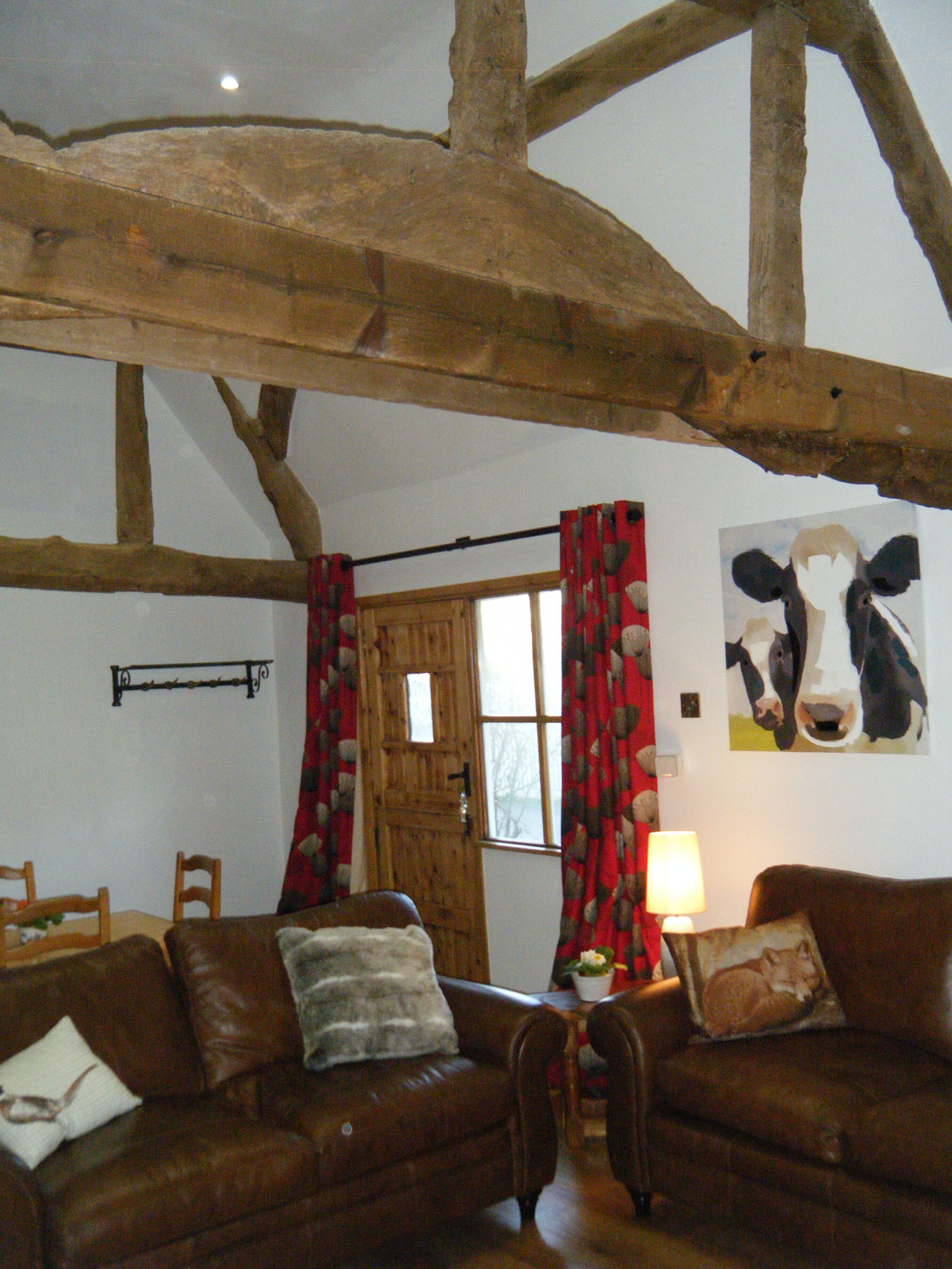 Cottage In Rural Village Location Near Aylesbury & Milton Keynes With 65" TV