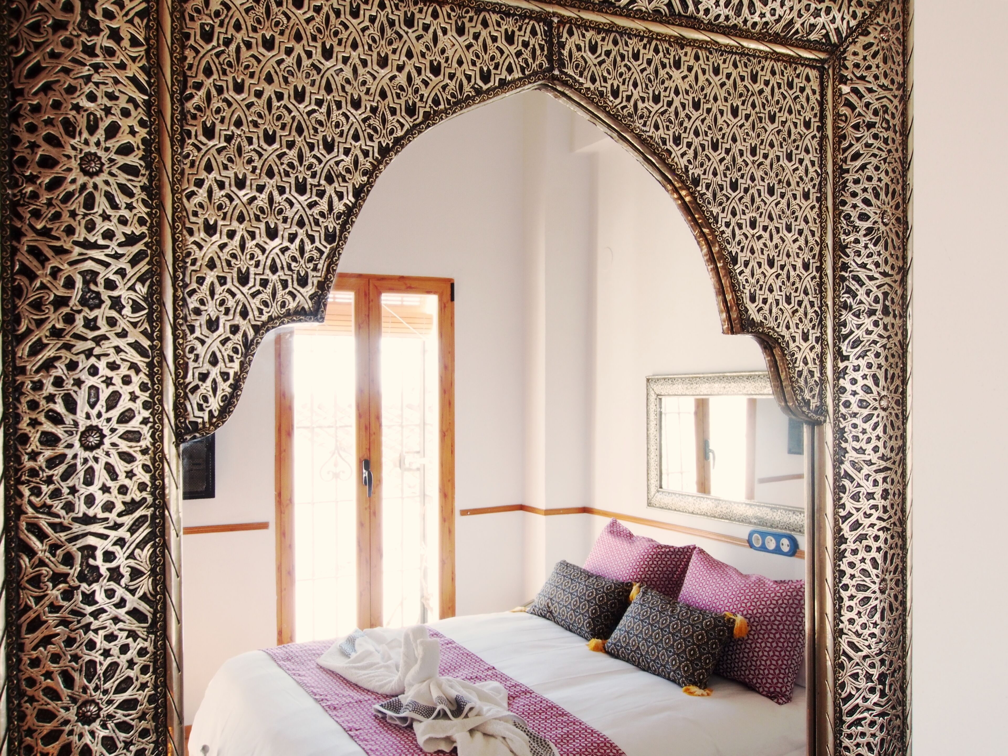 4 quartos, escrivaninha, ferros/tábuas de passar roupa