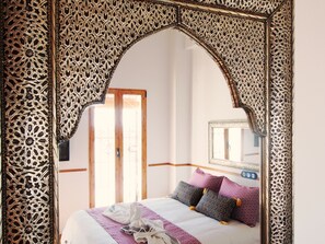 4 bedrooms, desk, iron/ironing board, free WiFi