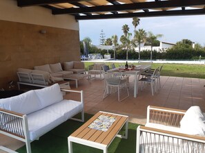 Outdoor dining - Villa in Sicily, Syracuse / Brucoli with sea & Etna view  close to sea beach (Brucoli)