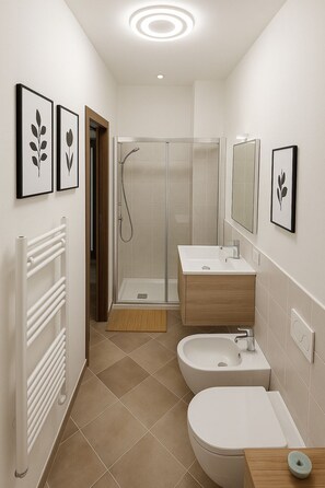 Combined shower/bathtub, hair dryer, bidet, soap - Villa in Sicily, Syracuse / Brucoli with sea & Etna view  close to sea beach (Brucoli)