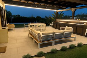 Outdoor dining - Villa in Sicily, Syracuse / Brucoli with sea & Etna view  close to sea beach (Brucoli)
