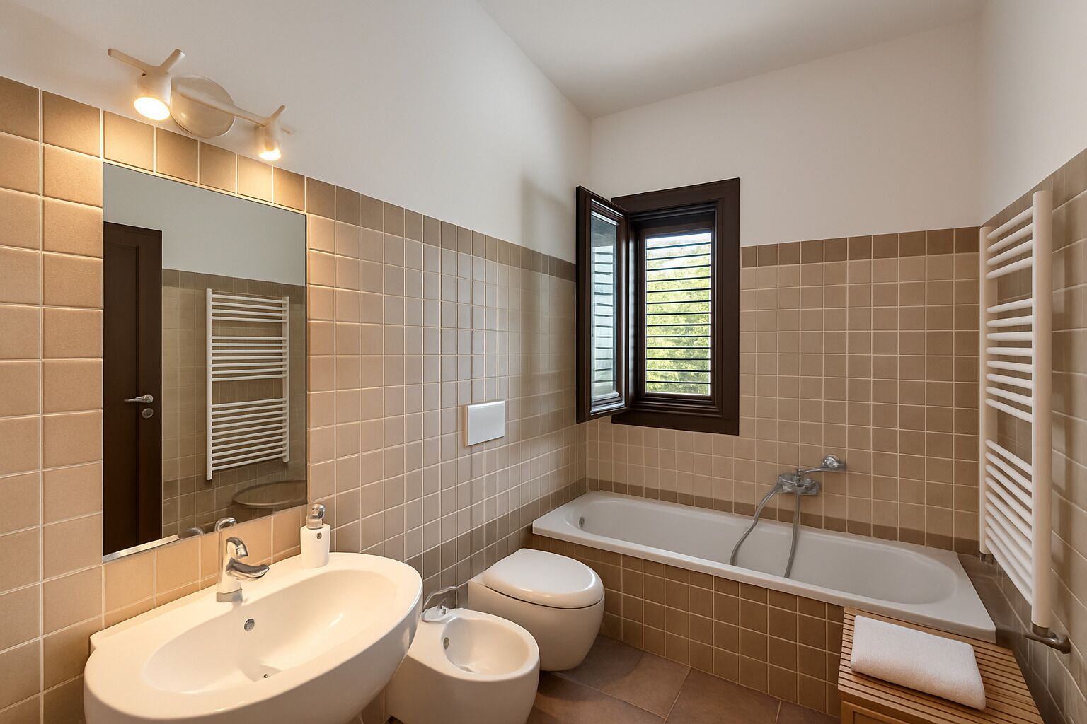 Duschwanne, Haartrockner, Bidet, Seife