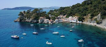 Magnificent house with private heated pool and amazing panoramic sea view