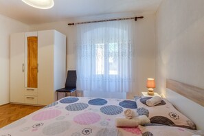 3 makuuhuonetta, ilmainen Wi-Fi, vuodevaatteet