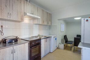 Køleskab, ovn, kogeplade, opvaskemaskine