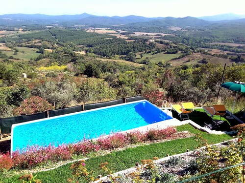 Detached villa with panoramic garden