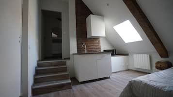 1 habitación, acceso a internet y ropa de cama
