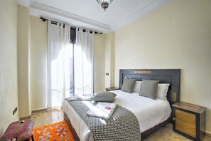 5 bedrooms, iron/ironing board, WiFi, bed sheets - Villa 5 chambres, jardin, piscine privée/Villa 5 rooms, garden and private pool (Marrakech)