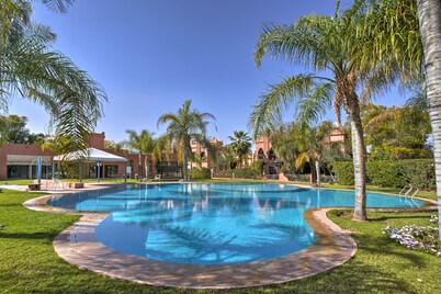 Villa 5 chambres, jardin, piscine privée/Villa 5 rooms, garden and private pool