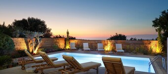 ¡Amplia villa con total privacidad junto a la ciudad y la playa de arena de Rethymno!