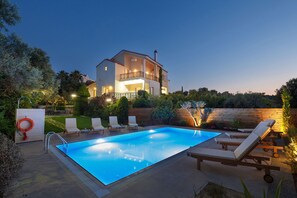 Pool - Spacious Villa With Full Privacy Next to the City & the Sandy Beach of Rethymno! (Rethymno)