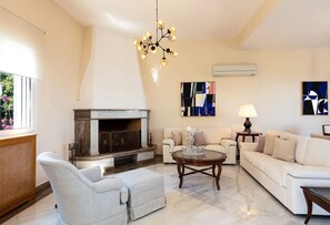 TV, fireplace, DVD player, table tennis - Spacious Villa With Full Privacy Next to the City & the Sandy Beach of Rethymno! (Rethymno)