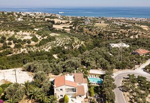 Exterior - Spacious Villa With Full Privacy Next to the City & the Sandy Beach of Rethymno! (Rethymno)
