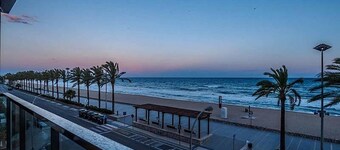Piso nuevo frente al mar, Piscina, Aire Acondicionado, Parking incluido Ascensor