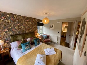 3 bedrooms, iron/ironing board, travel crib, free WiFi - Yan at Coal Yeat  - Contemporary barn conversion  (Ulverston)