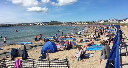 Well equipped family bungalow near beach at Trearddur Bay Anglesey