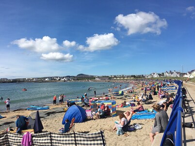 Well equipped family bungalow near beach at Trearddur Bay Anglesey
