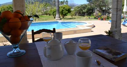 Villa ideal für Familien mit Pool und Grill in der Nähe des Meeres in Pollença und WIFI