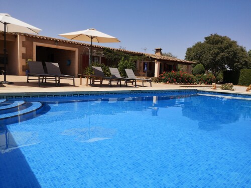 Perfect villa with pool and garden near the beach