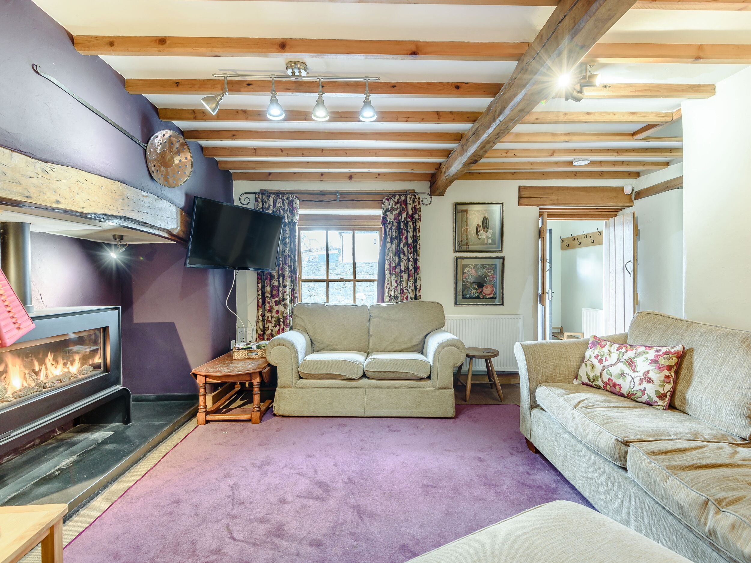 PEN Y BRYN COTTAGE, pet friendly, with open fire in Llandudno