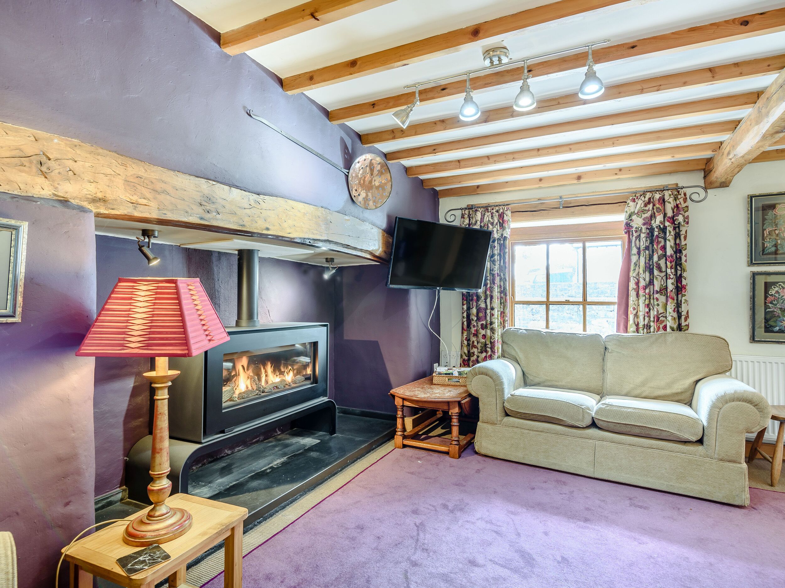 PEN Y BRYN COTTAGE, pet friendly, with open fire in Llandudno