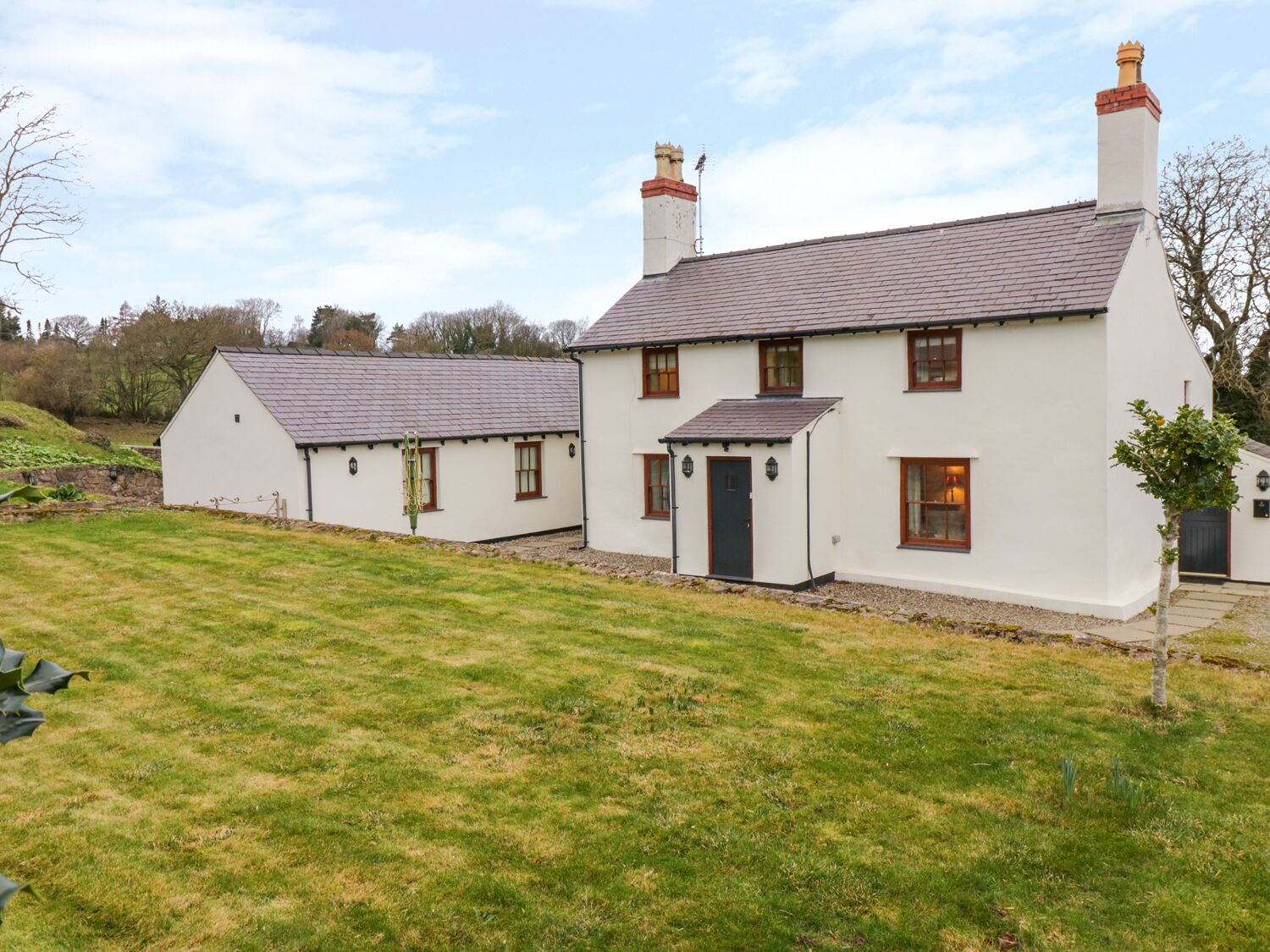 PEN Y BRYN COTTAGE, pet friendly, with open fire in Llandudno