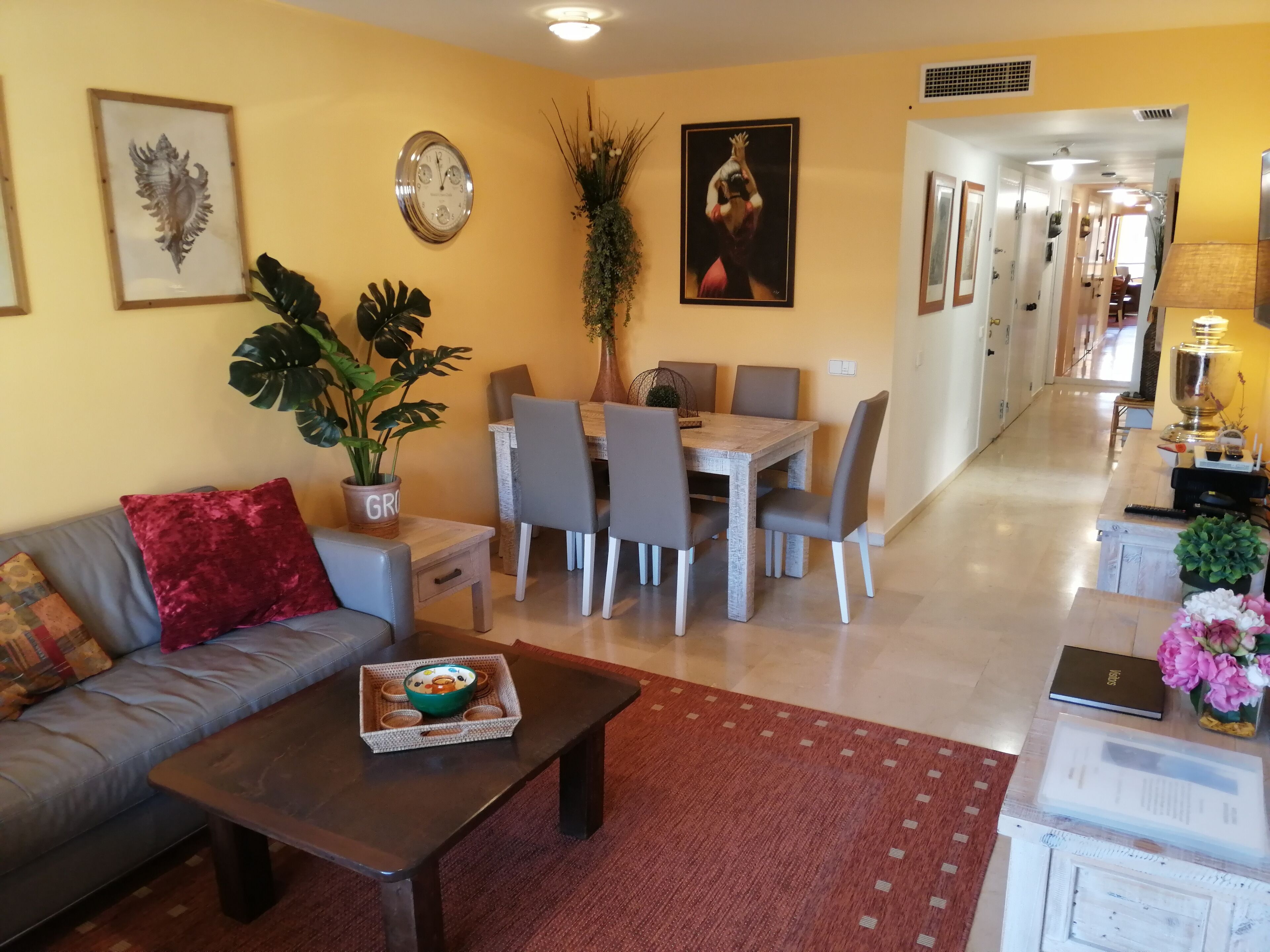 Stunning Marina front Apartment Puerto Sotogrande, beach and amenities 1min walk