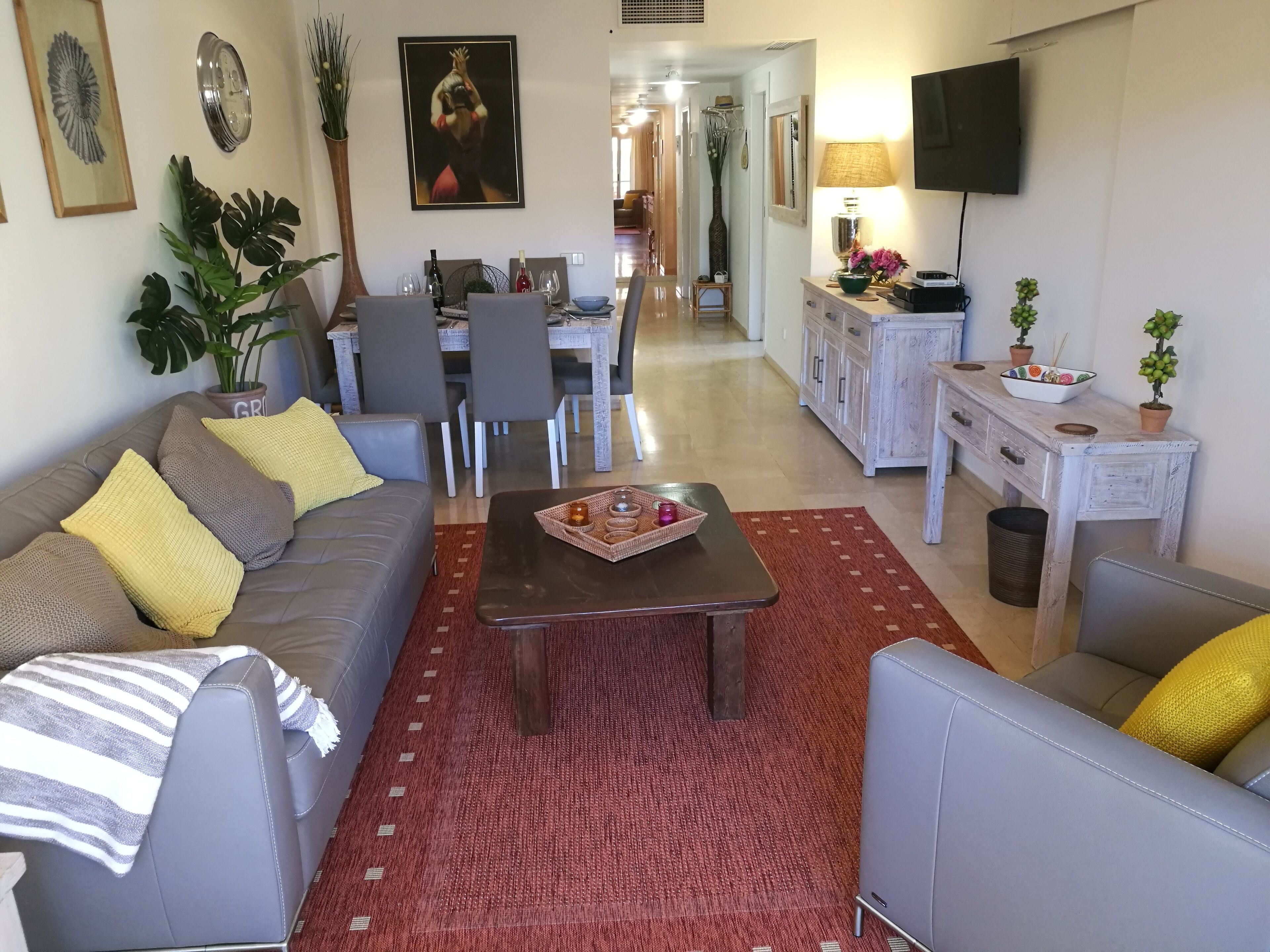 Stunning Marina front Apartment Puerto Sotogrande, beach and amenities 1min walk