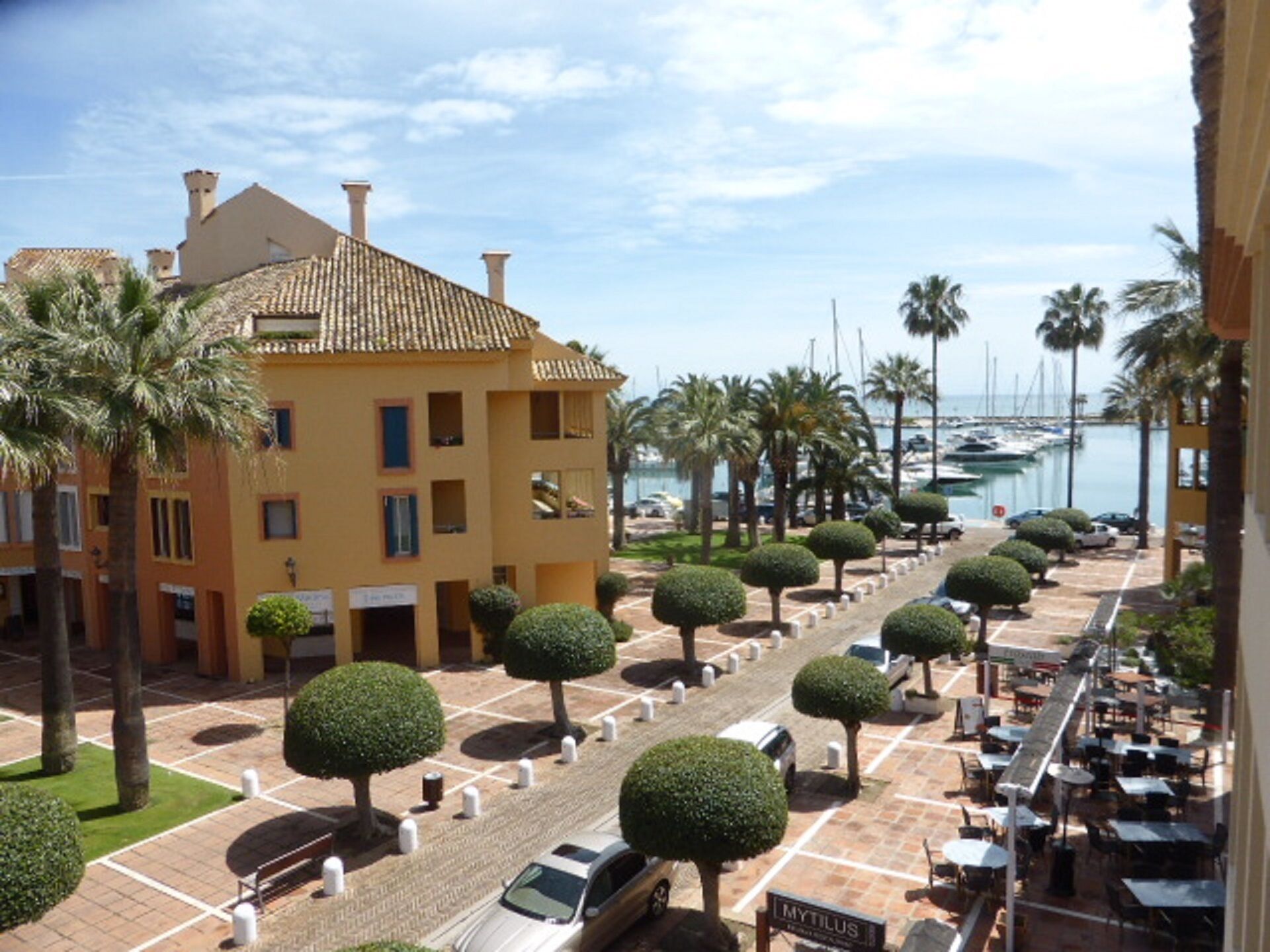 Stunning Marina front Apartment Puerto Sotogrande, beach and amenities 1min walk