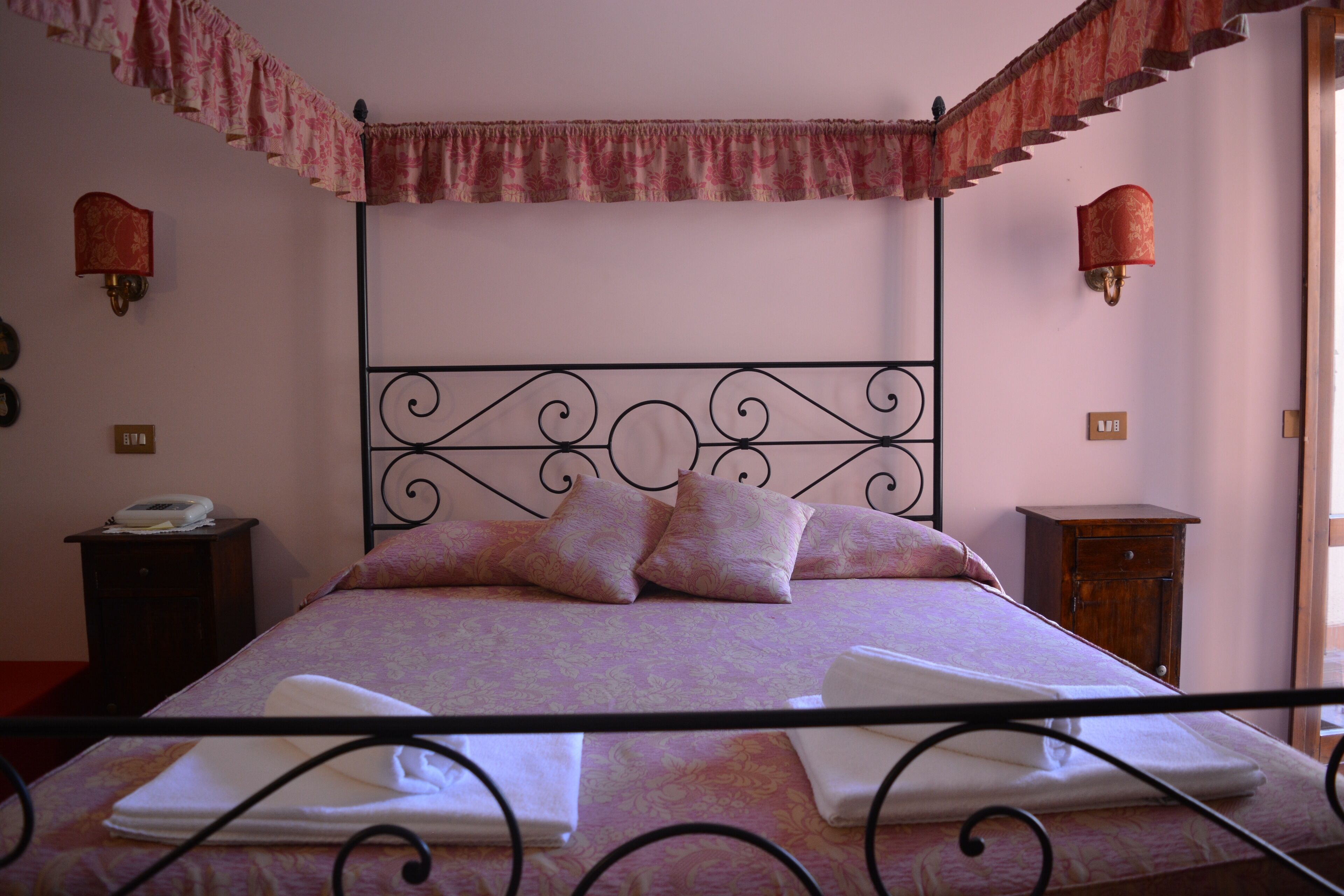 Villa Salimbeni 8 bedrooms, large swimming pool, panoramic view, for 16 people