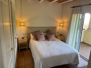 3 chambres, fer et planche à repasser, Wi-Fi gratuit, draps fournis