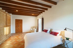 3 dormitorios, tabla de planchar con plancha, Internet y ropa de cama